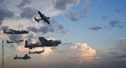 Photo World War Two British vintage flight formation