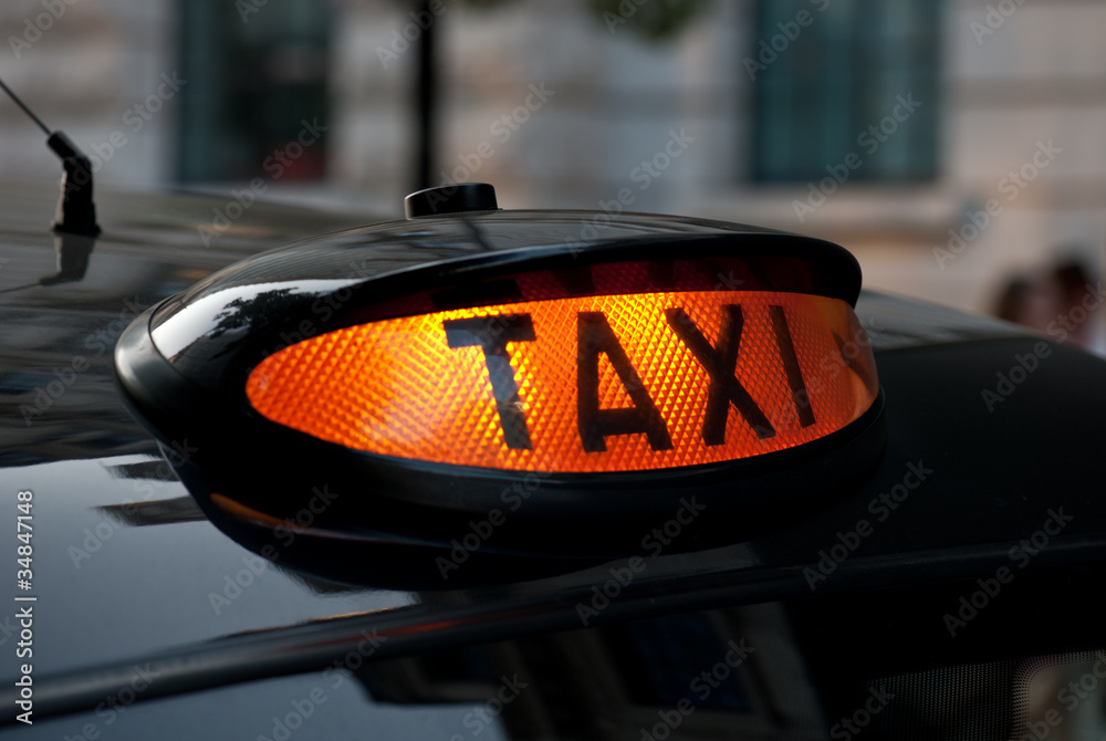 Naklejka premium Illuminated London Taxi Sign