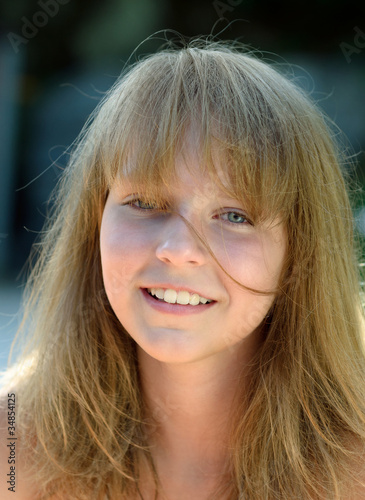 freundliches Teenagergirl photo