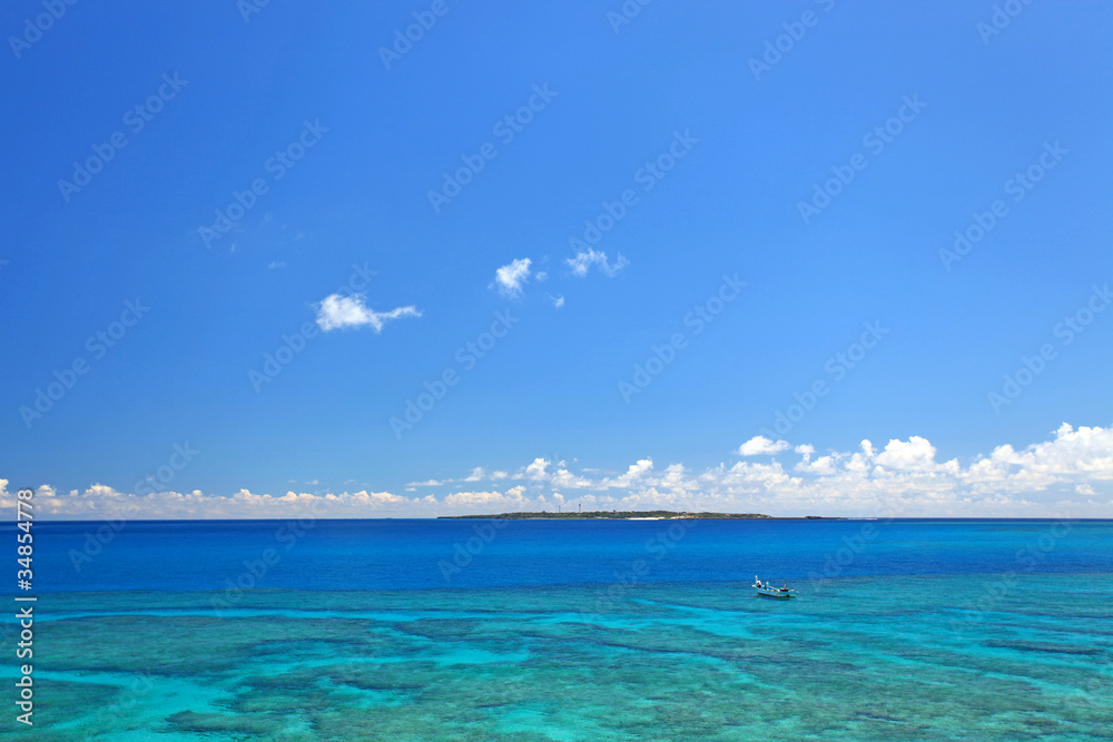 コマカ島の美しい海
