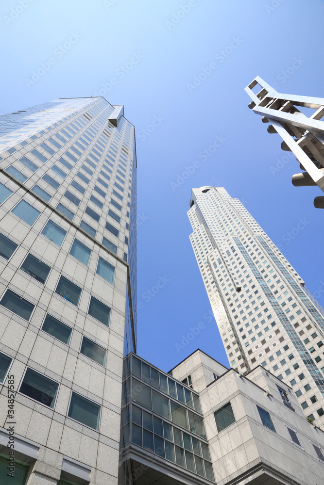 Naklejka premium Skyscraper office in the city.