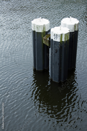 Festmacher im Wasser photo