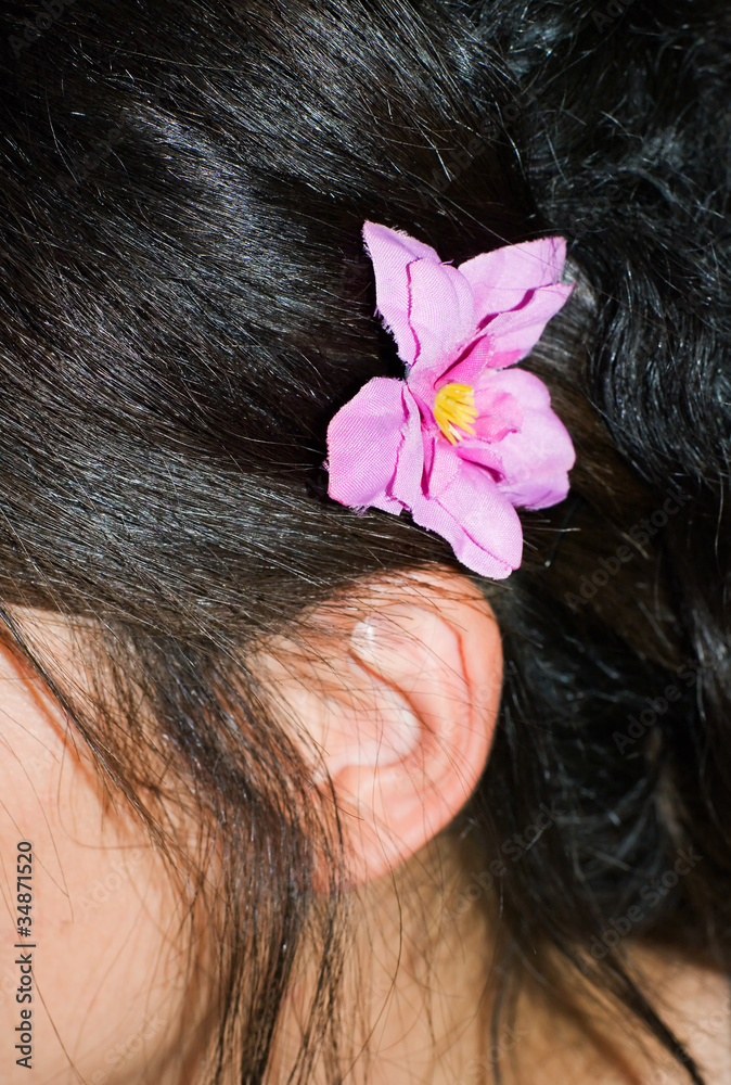 Naklejka premium fiore nei capelli