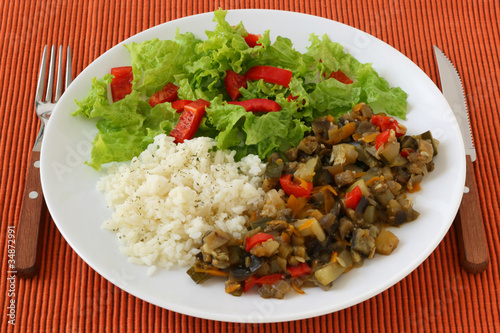 Boiled rice with vegetables