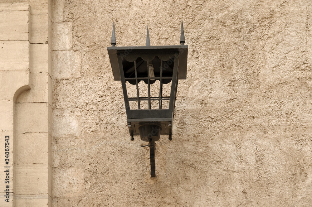 laterne auf mauer des palastes de almudaina laterne auf mauer des palastes de almudaina