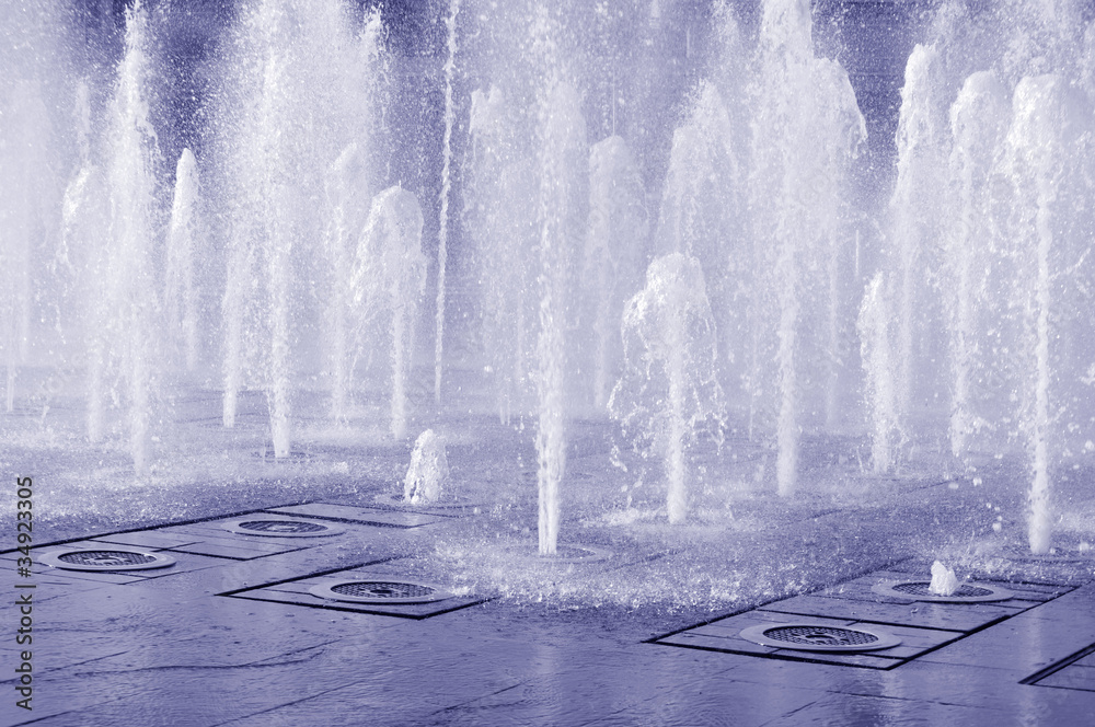 Splashing fountain - obrazy, fototapety, plakaty 
