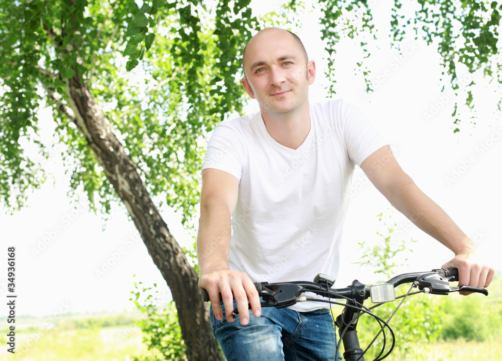Obraz premium Young man riding a bike