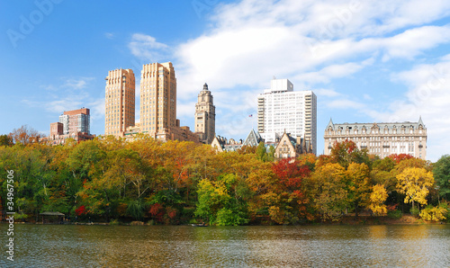 Fototapeta Naklejka Na Ścianę i Meble -  New York City Central Park in Autumn Manhattan panorama