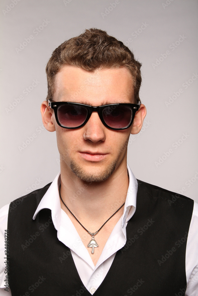 Mann mit Sonnenbrille Mann mit Sonnenbrille