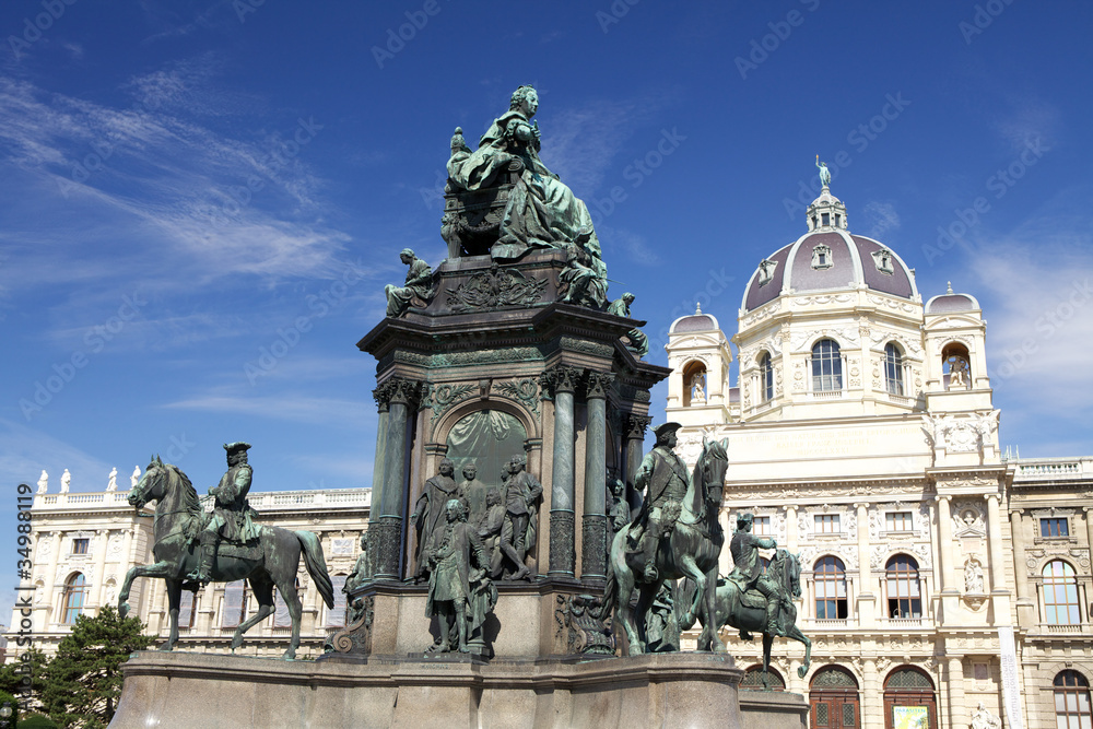 Statua regina Maria Theresia e museo dell'arte,Vienna