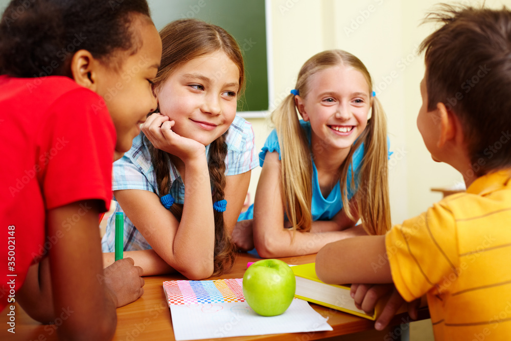 Fototapeta premium Classmates chatting