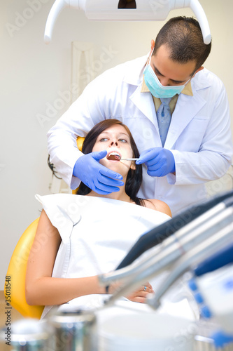 Image of a dentist curing a girl
