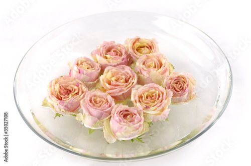 Bauty treatment-bowl of candle with aromatic rose