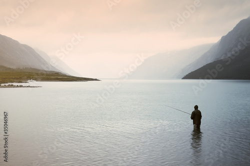 Angler im Gjende See (Jotunheimen , Norwegen)