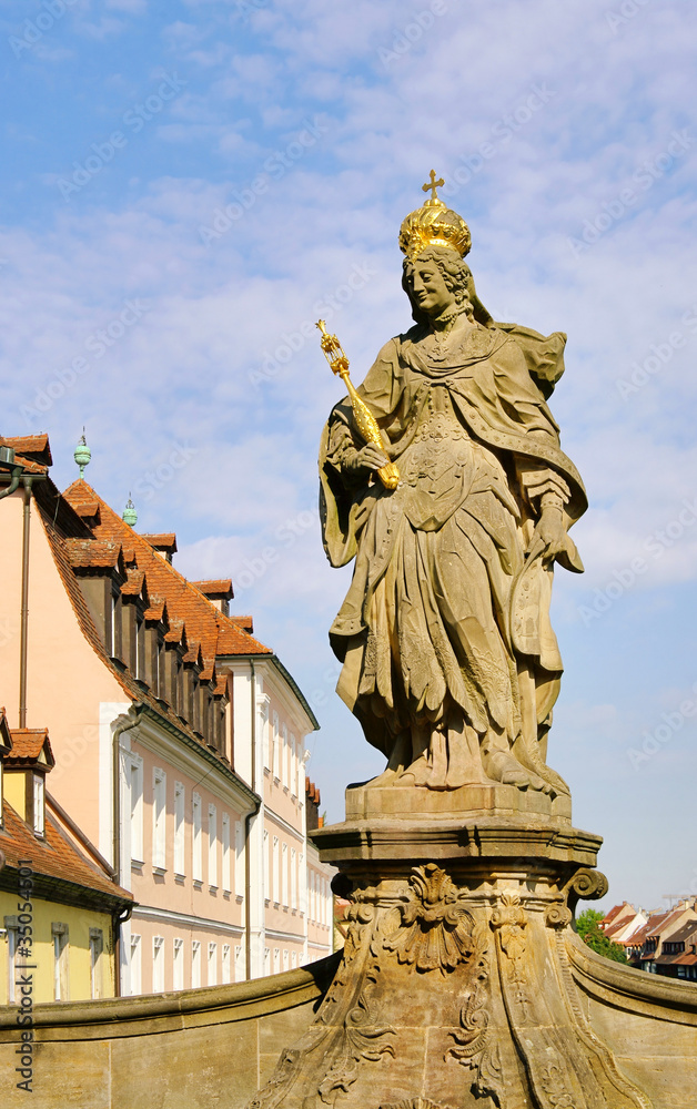 Bamberg Kaiserin Kunigunde Statue  04