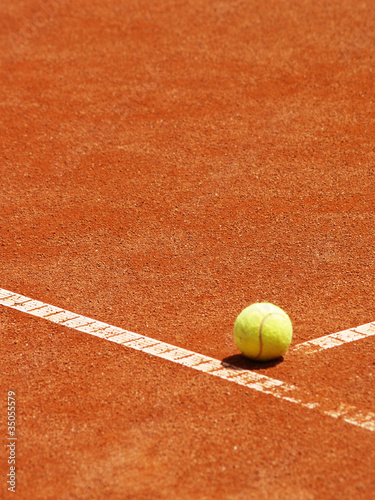 Tennis Ball auf der T-Linie 9 © 1stGallery