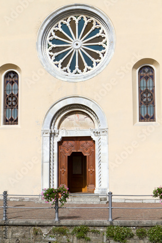 Kirche “Santa Tecla” in Torno am Comer See, Italien © Harald Biebel