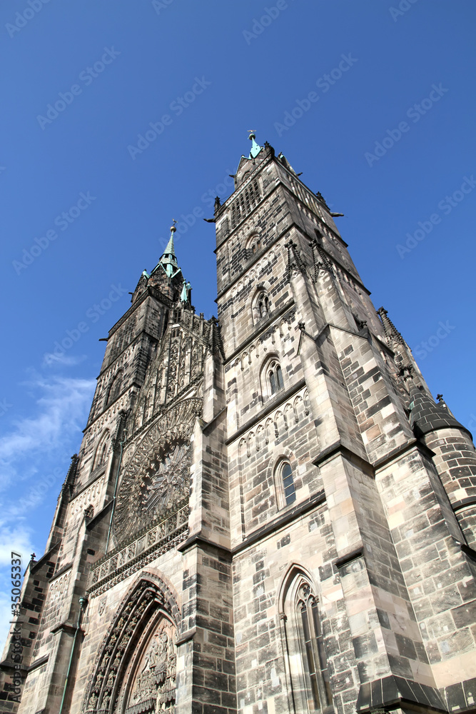 Fototapeta premium St. Lorenz Kirche in Nürnberg