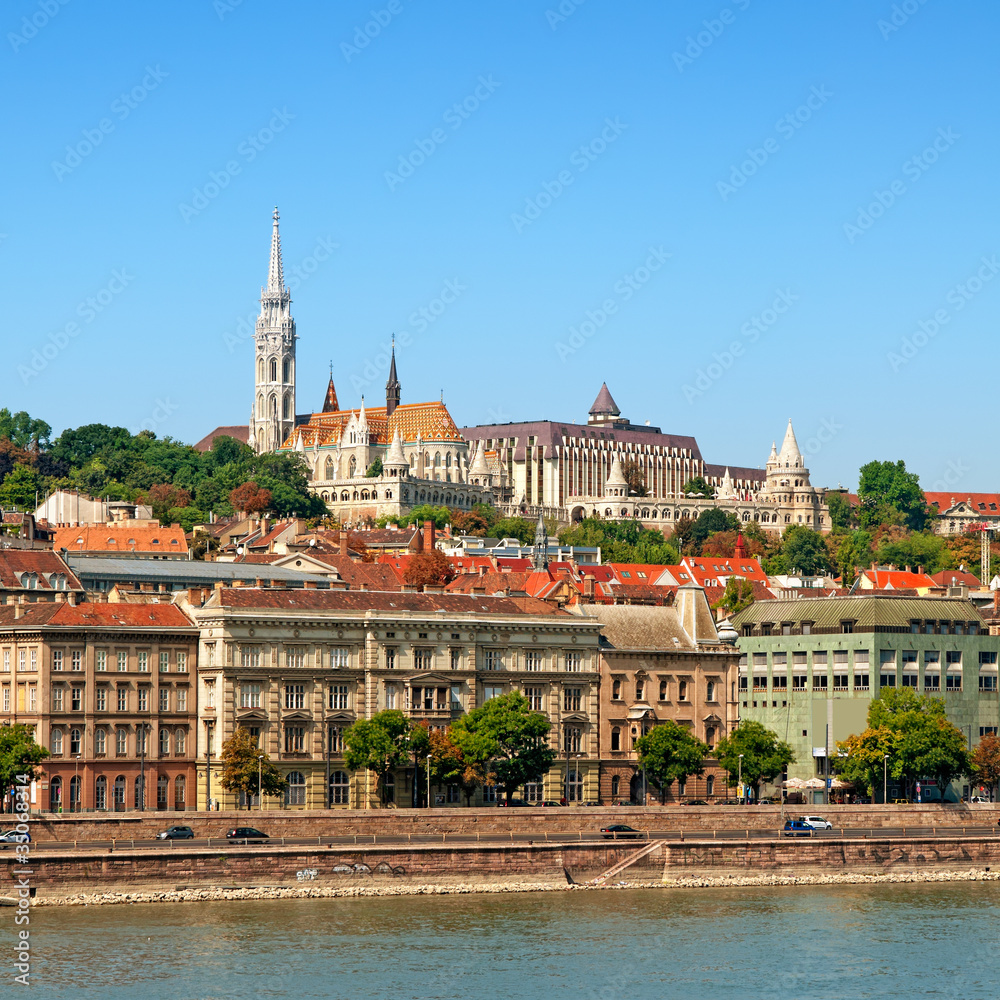 Obraz premium Matthias Church and River Danube