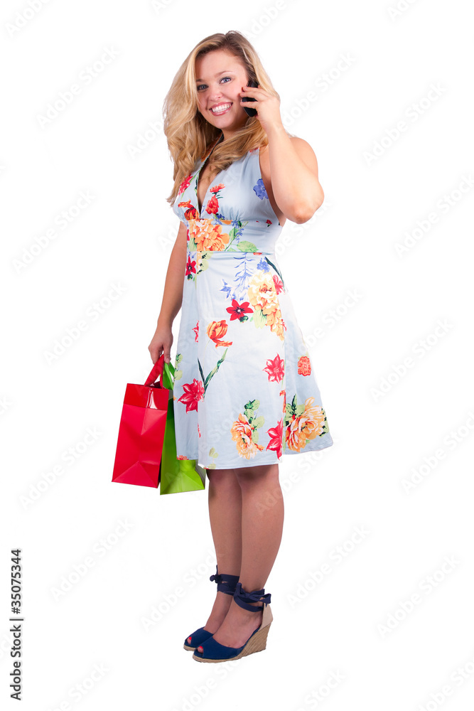 Belle jeune femme faisant du shopping. Belle jeune femme faisant du shopping.
