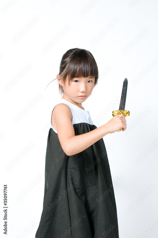 剣を持つ女の子 剣を持つ女の子