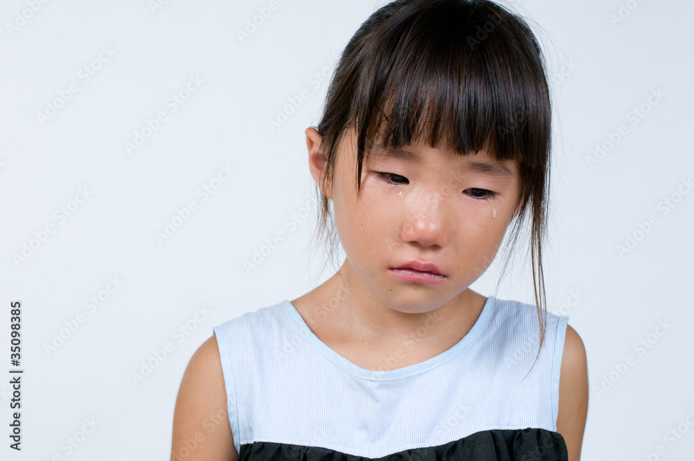 泣く女の子 泣く女の子