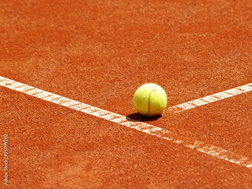 Tennis Ball auf der T-Linie 10 © 1stGallery