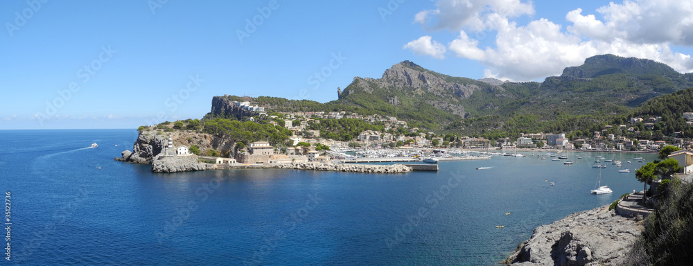 Fototapeta premium Panoramica puerto de Soller