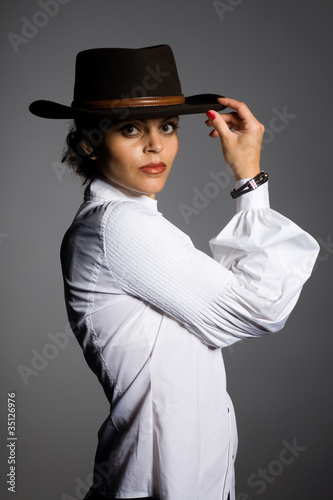 Boung woman in a cowboy hat.