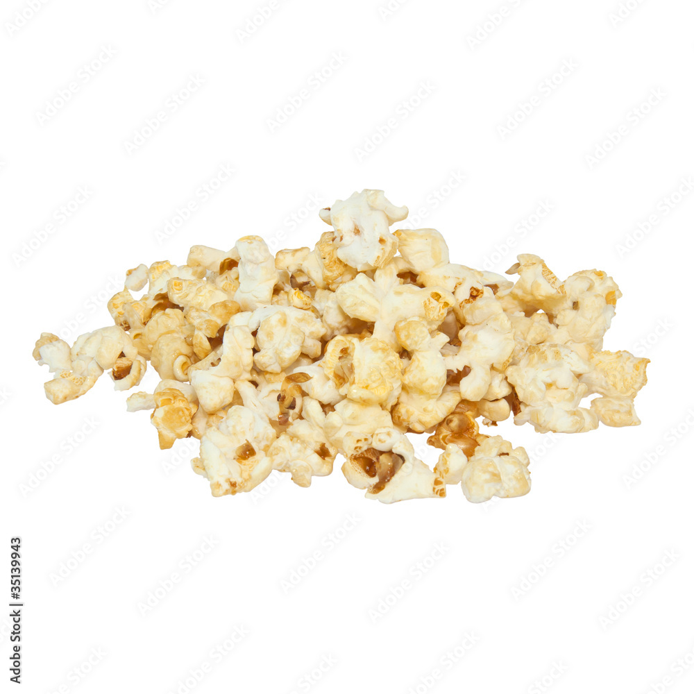 Ein Haufen Popcorn freigestellt auf weißem HIntergrund Ein Haufen Popcorn freigestellt auf weißem HIntergrund