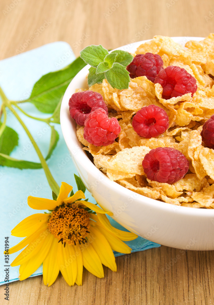 Corn flakes with raspberries Corn flakes with raspberries