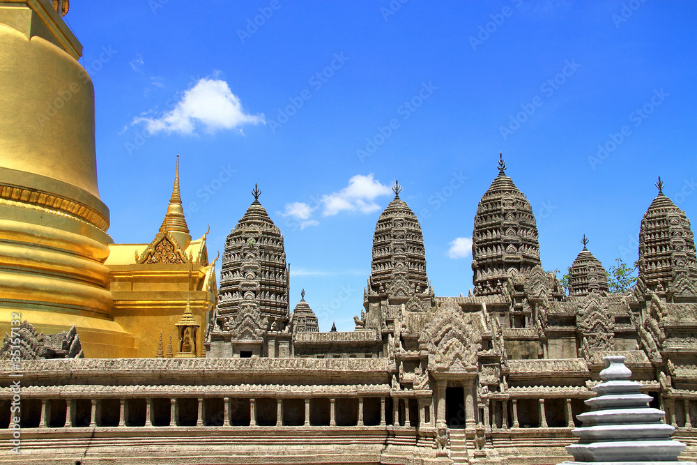 Fototapeta premium gold and brick pagoda