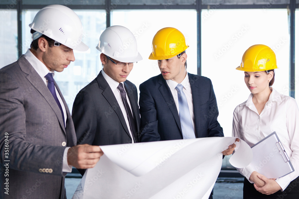 Discussion on the construction site Discussion on the construction site