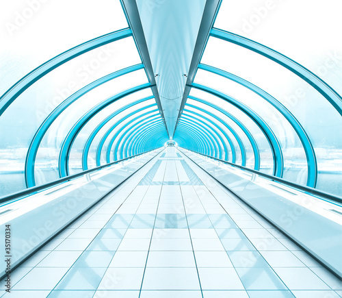 wide spacious corridor in contemporary airport walkway