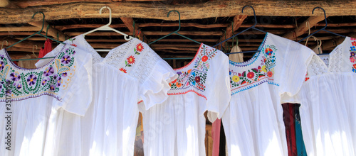 chiapas mayan white dress embroided flowers © lunamarina