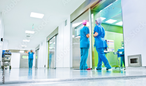Canvas Print Blurred doctors surgery corridor