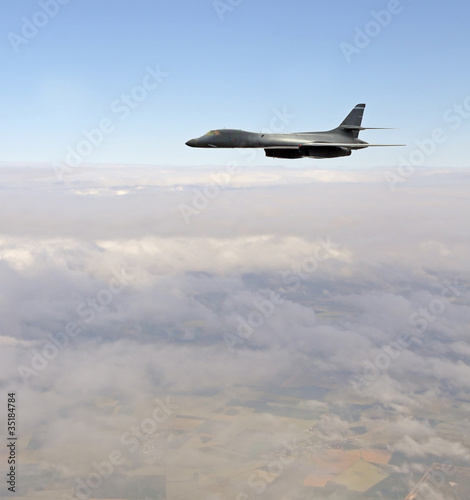 Obraz na płótnie Heavy bomber in flight