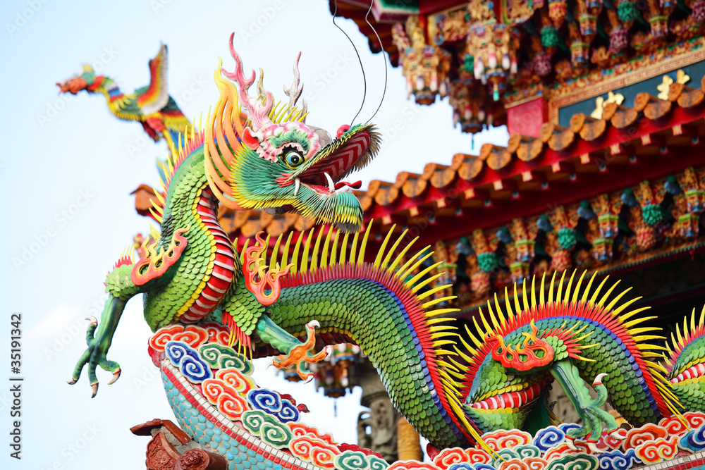 Fototapeta premium Dragon on the roof