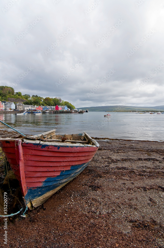 Rowing boat in Tobermory harbour