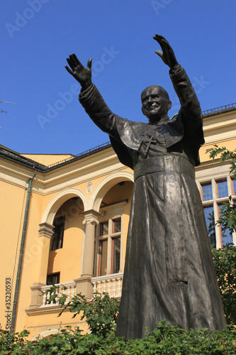 Pomnik Jana Pawła II na Franciszkańskiej w Krakowie