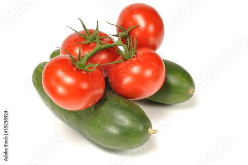 légumes du jardin,tomates,concombres.