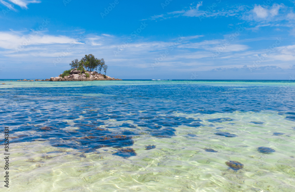 Fototapeta premium Wallpaper Island Mauntain