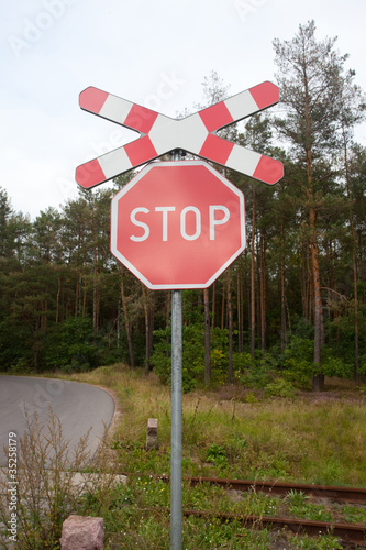 Znak "Stop",przejazd kolejowy