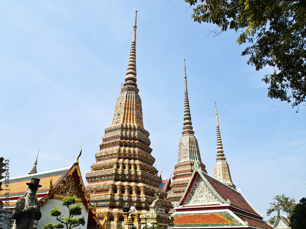 Fototapeta premium Stupas in the inner yard of wat Pho, Bangkok