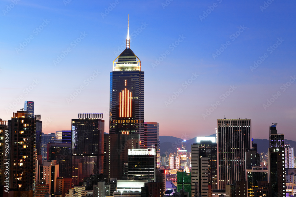 Naklejka premium Hong kong at night