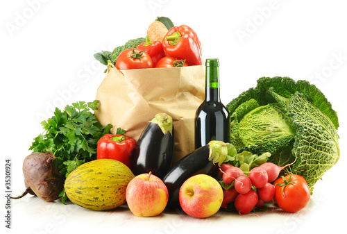 Fototapeta Naklejka Na Ścianę i Meble -  Raw vegetables and shopping bag isolated on white