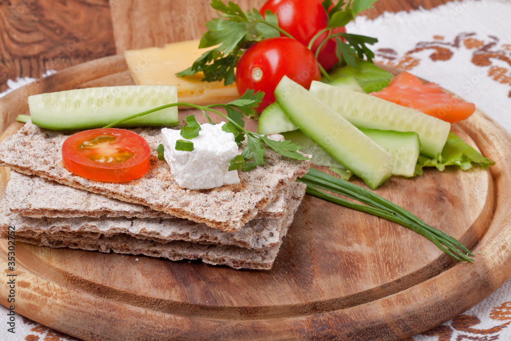 Rye Crispbread and frehs vegetable Rye Crispbread and frehs vegetable