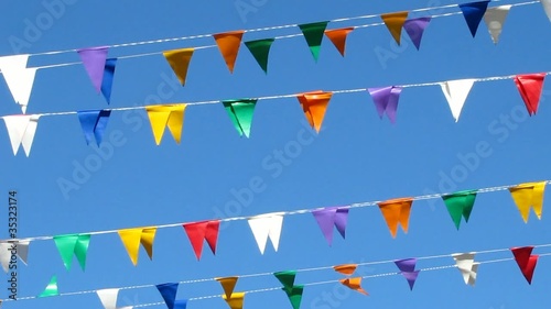 Guirlandes de fanions un jour de fête photo