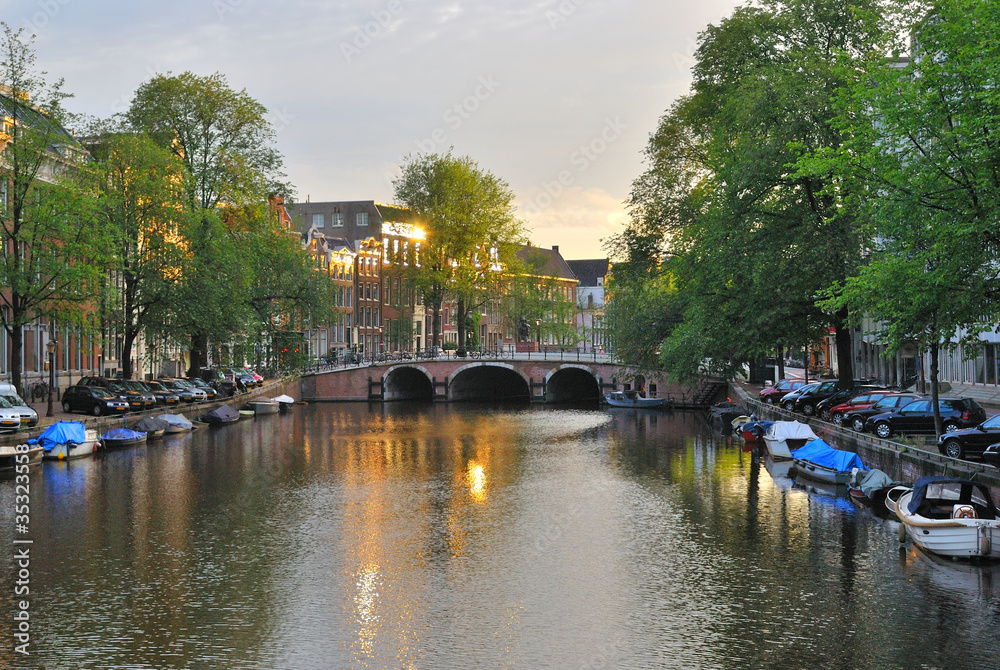 Amsterdam. Dawn on Singel