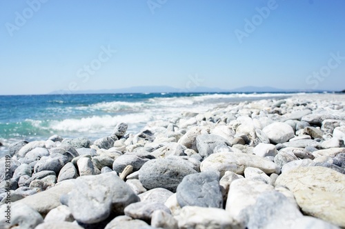 sahil ve taşlar